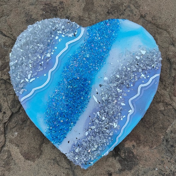 💙Geode Resin Heart - Picture 6 of 7